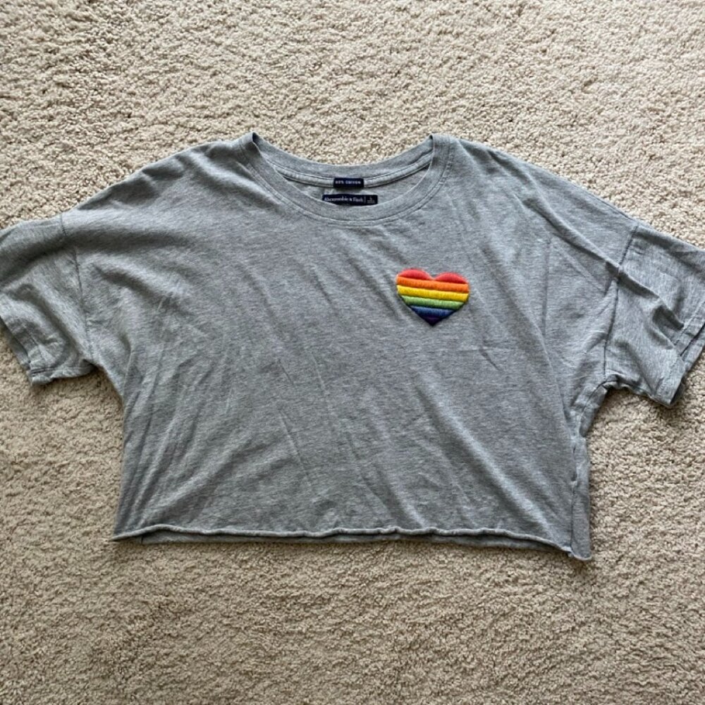 Abercrombie & Fitch Rainbow Heart Cropped Tee